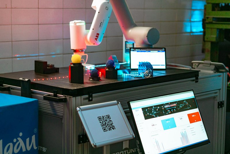 Maschine mit Roboterarm