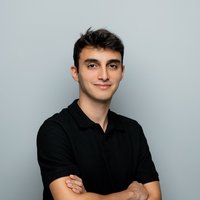 "Der Masterstudiengang Fahrerassistenzsysteme hat meine Erwartungen voll erfüllt. Die Kombination aus praxisnahen Lehrinhalten und engagierten Dozenten hat mir wertvolle Einblicke in die Automobilbranche ermöglicht." -  Absolvent Masterstudiengang Fahrerassistenzsysteme der Hochschule Kempten.