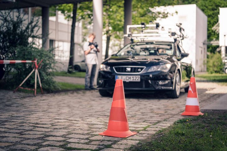 Masterstudiengang Fahrerassistenzsysteme an der Fakultät Elektrotechnik der Hochschule Kempten | Orientierungsdemonstration auf dem Campus | Zukunftstechnologien im Allgäu studieren ➡ Studium Fahrerassistenzsysteme (M. Sc.) | Masterstudium ✓ autonomes Fahren ✓ Mobilität der Zukunft nachhaltig gestalten ✓
