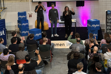 Begrüßung der zahlreichen Besucher durch die drei Organisatoren