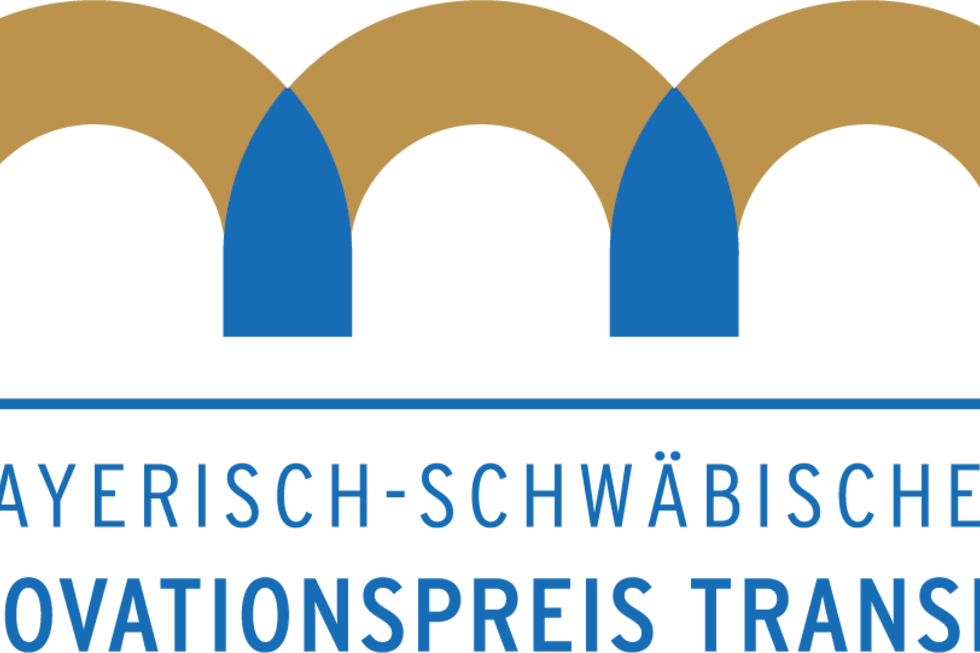 Das Logo des bayerisch-schwäbischen Innovationspreises bestehend aus drei braun-blauen Bögen, die für die drei schwäbischen Hochschulen stehen. 