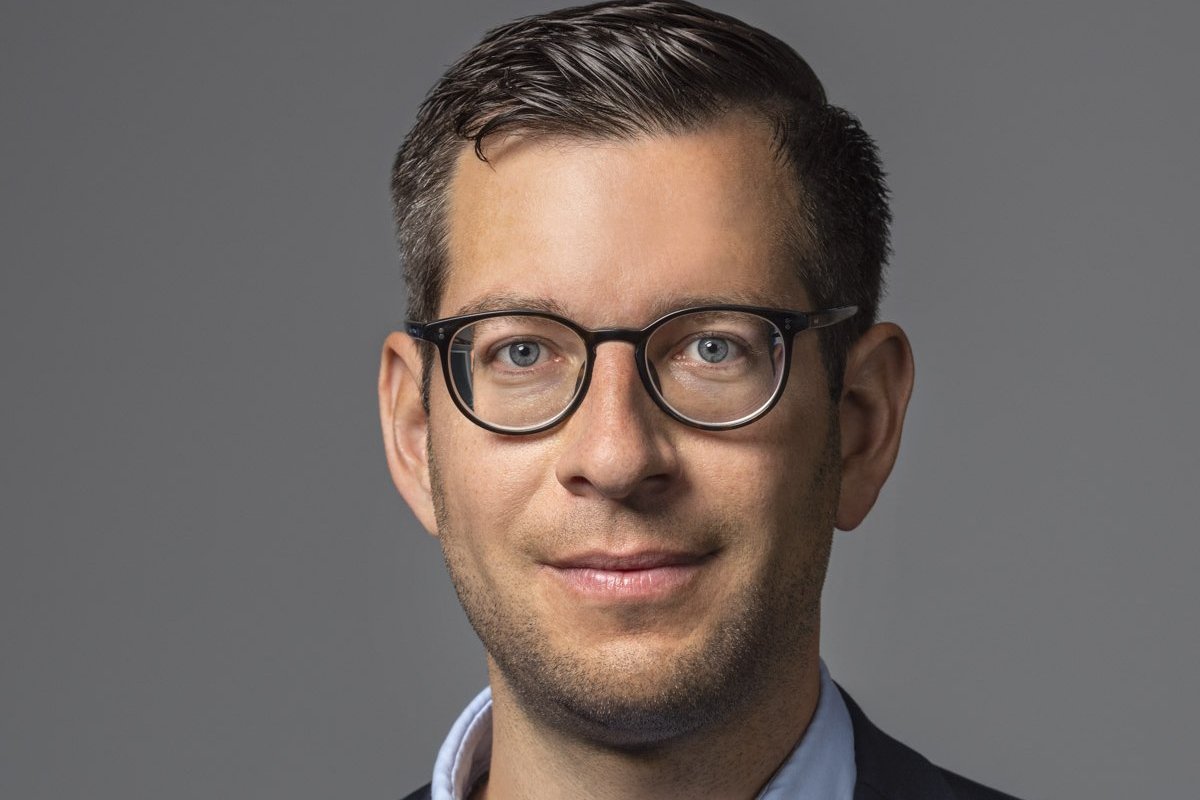 Portrait: Dominik Bernhard