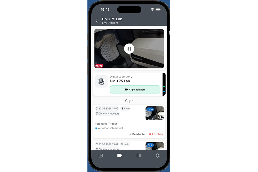 Simulierter Handy-Bildschirm mit der Liver-Bildern einer Werkzeugmaschine aus dem Digital Laboratory in der Software EasyMachineMonitoring.