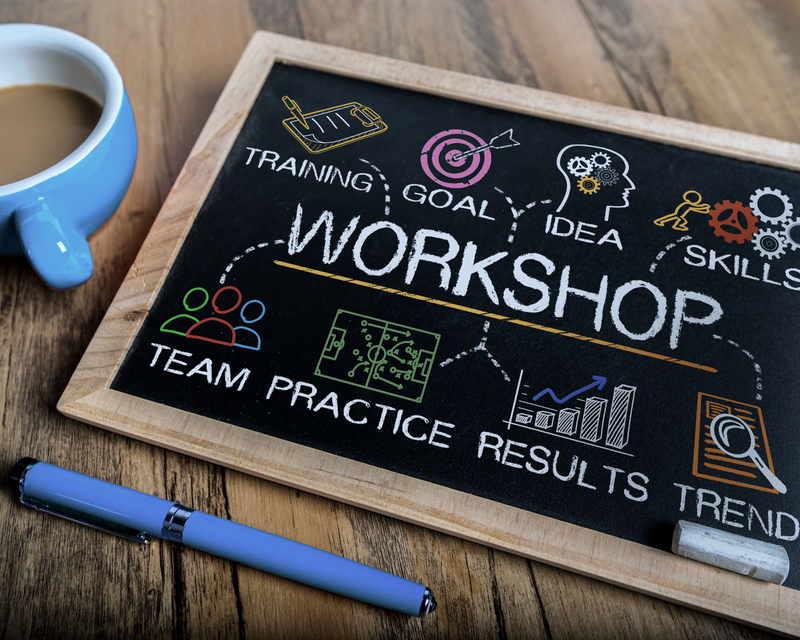 Eine Tafel auf der Workshop steht