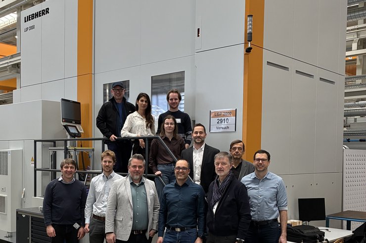 Die Teilnehmenden des Konsortialtreffens.Foto: Liebherr-Verzahntechnik GmbH / Florian Schuon