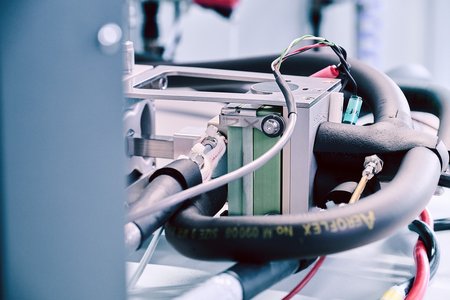 Testzelle für Brennstoffzellen im H2-Labor