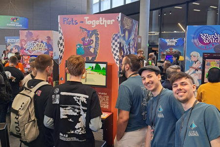 Die Entwickler von Fiet-Together posieren auf der GG Bavaria 2026 vor ihrer Spiele-Demo..