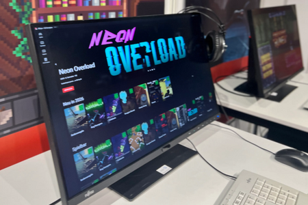 Bildschirm auf dem Messestand mit dem Spiel "Neon Overload"