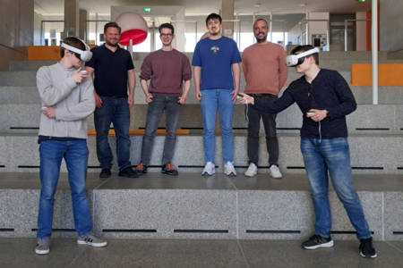 Gruppenfoto der Studierenden und der betreuenden Professoren