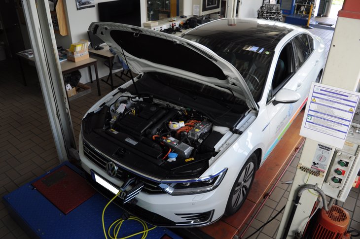 VW Passat GTE (Hybrid)