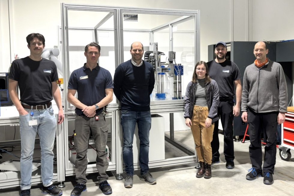 Das Team von Albrecht am IPI. Von links: Lennart Bock, Andreas Rietzler, Frieder Heieck, Tatjana Krau, Andreas Greiter und Tobias Moritz. Bildnachweis: Foto: Ronja Tennigkeit/HS Kempten/IPI